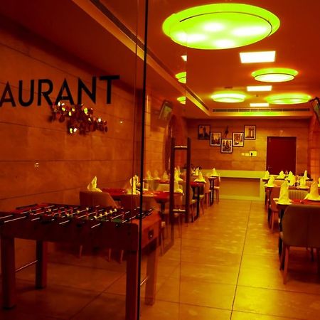 Hotel New York Square 戈德亚姆 外观 照片