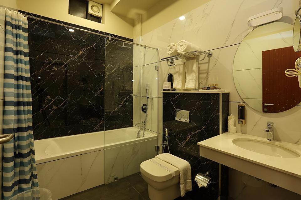 Hotel New York Square 戈德亚姆 外观 照片