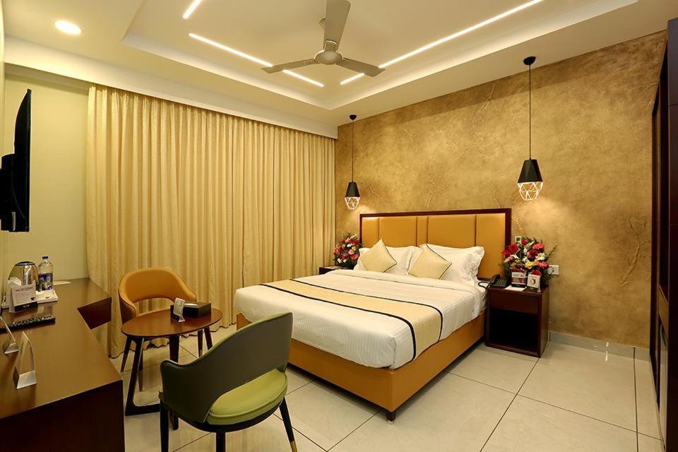 Hotel New York Square 戈德亚姆 外观 照片