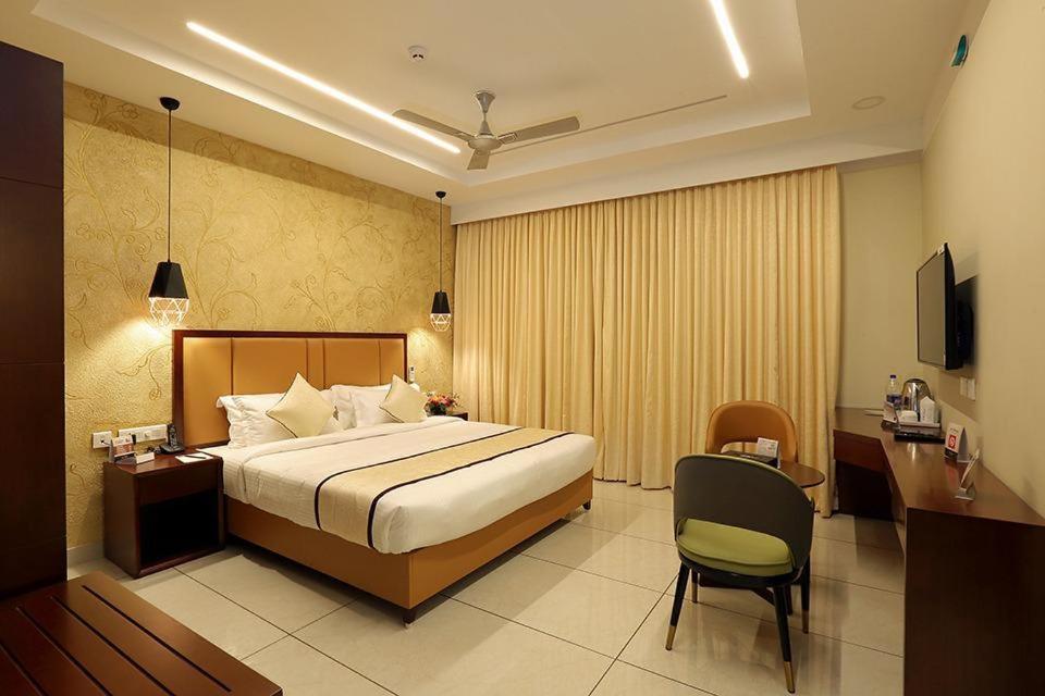 Hotel New York Square 戈德亚姆 外观 照片