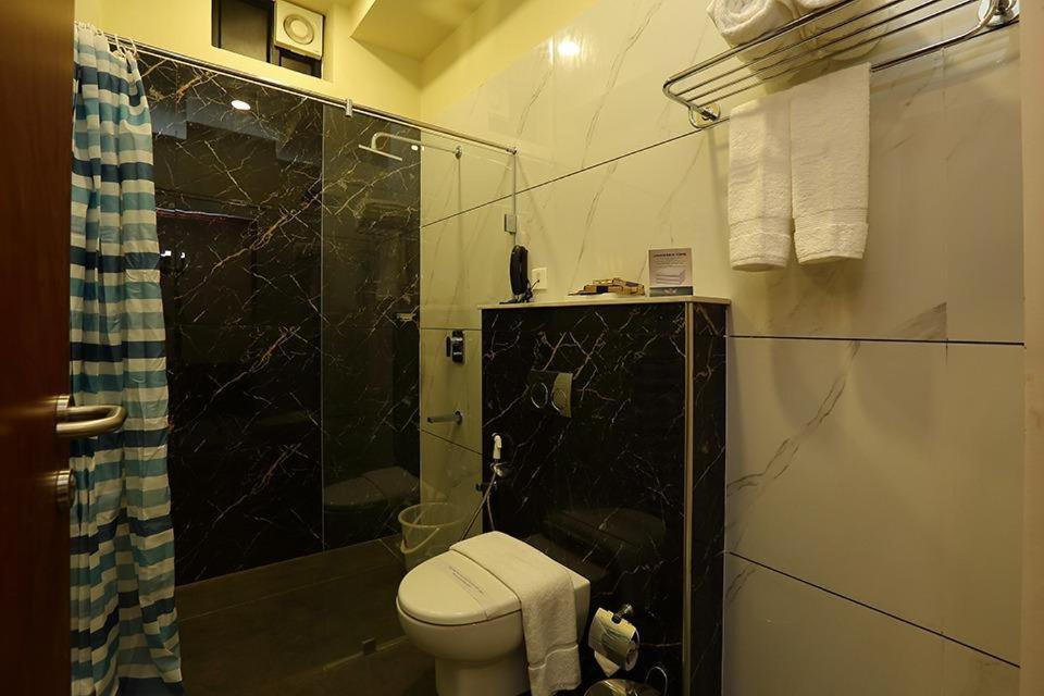 Hotel New York Square 戈德亚姆 外观 照片