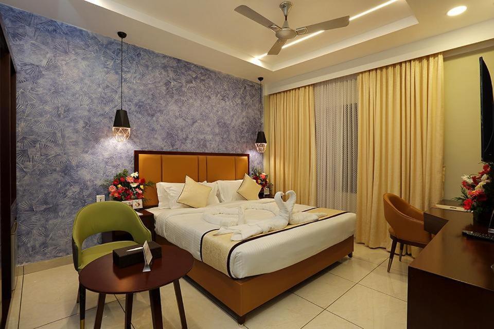 Hotel New York Square 戈德亚姆 外观 照片