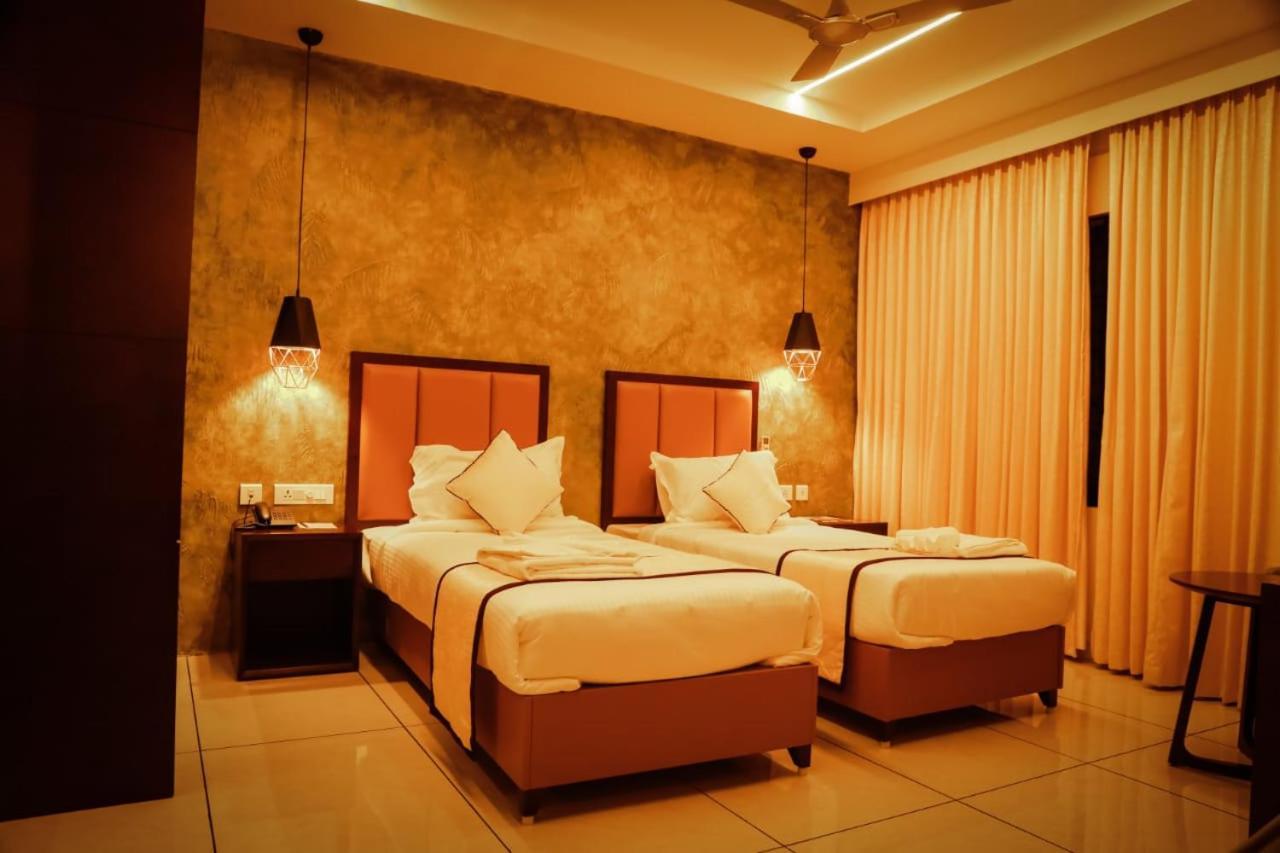 Hotel New York Square 戈德亚姆 外观 照片