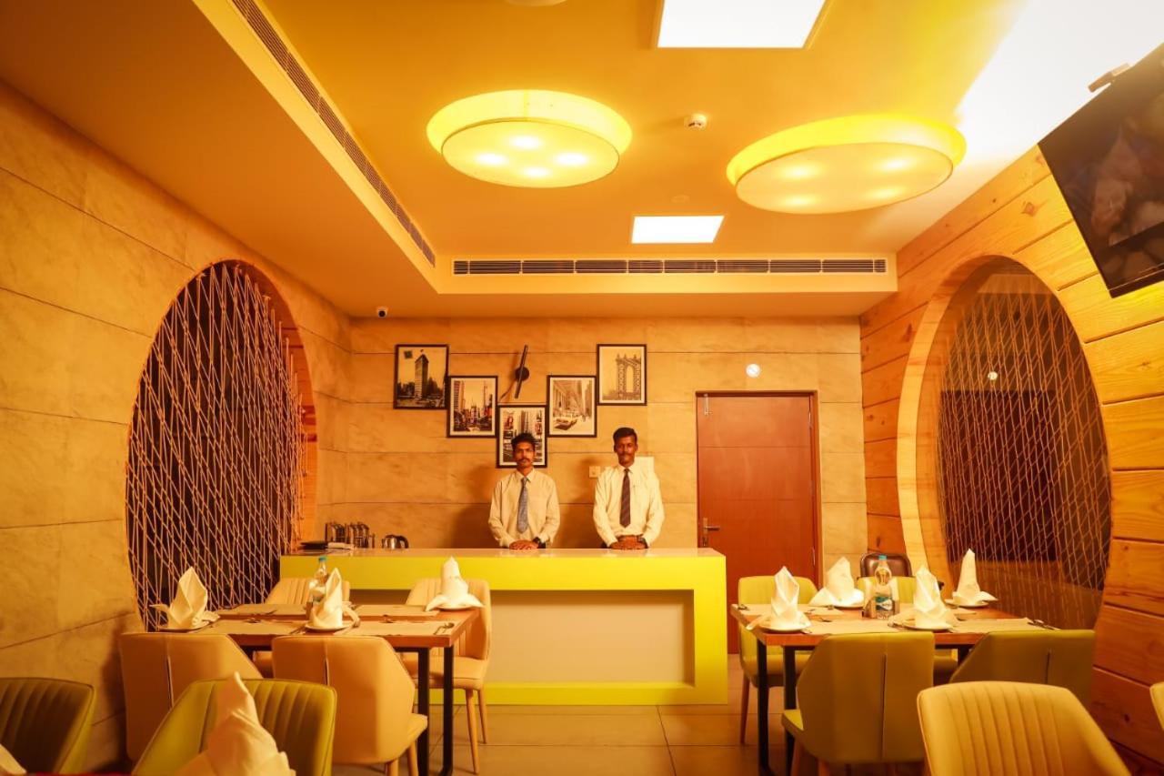 Hotel New York Square 戈德亚姆 外观 照片