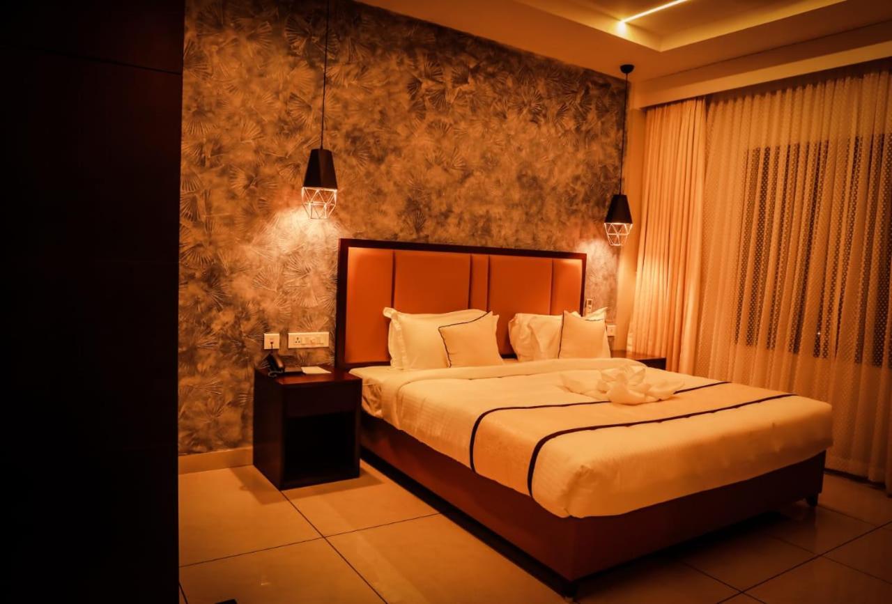 Hotel New York Square 戈德亚姆 外观 照片