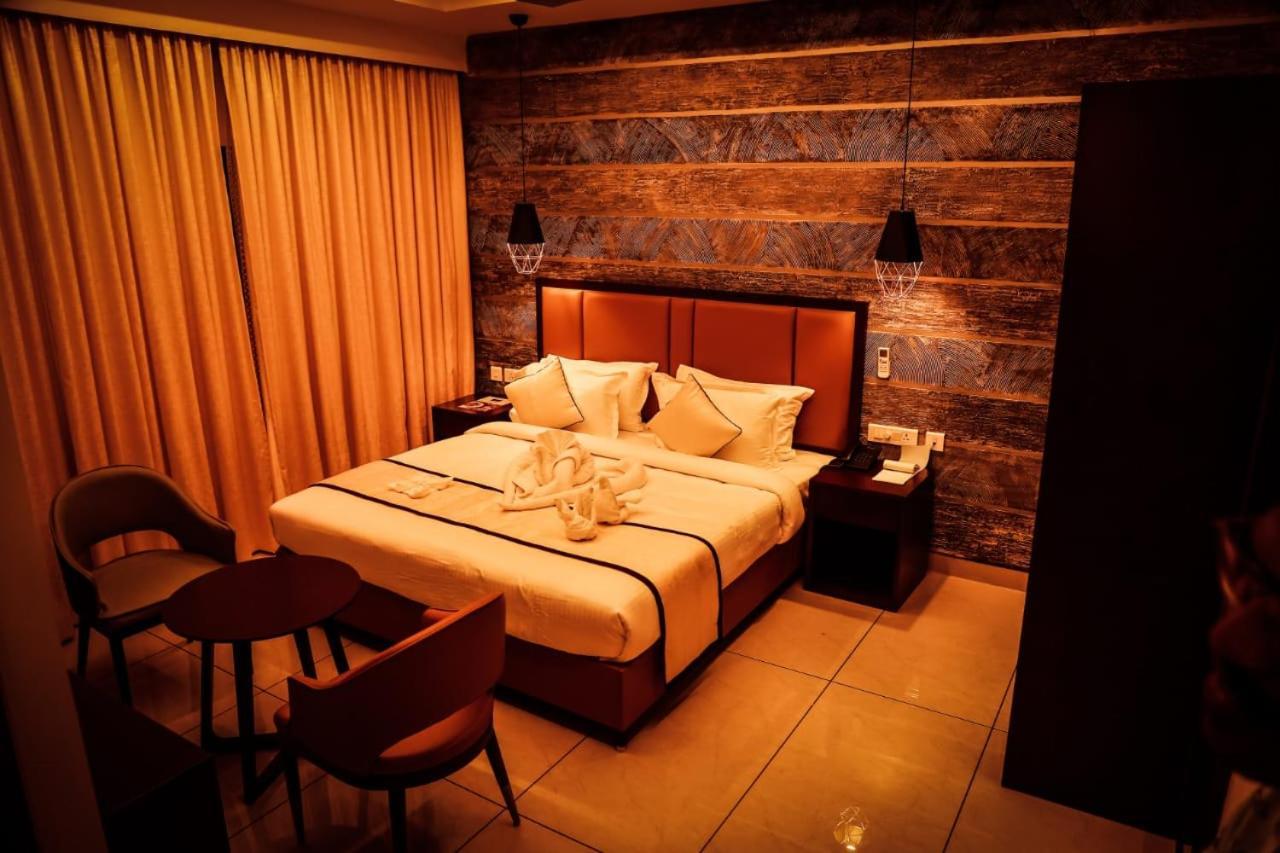 Hotel New York Square 戈德亚姆 外观 照片