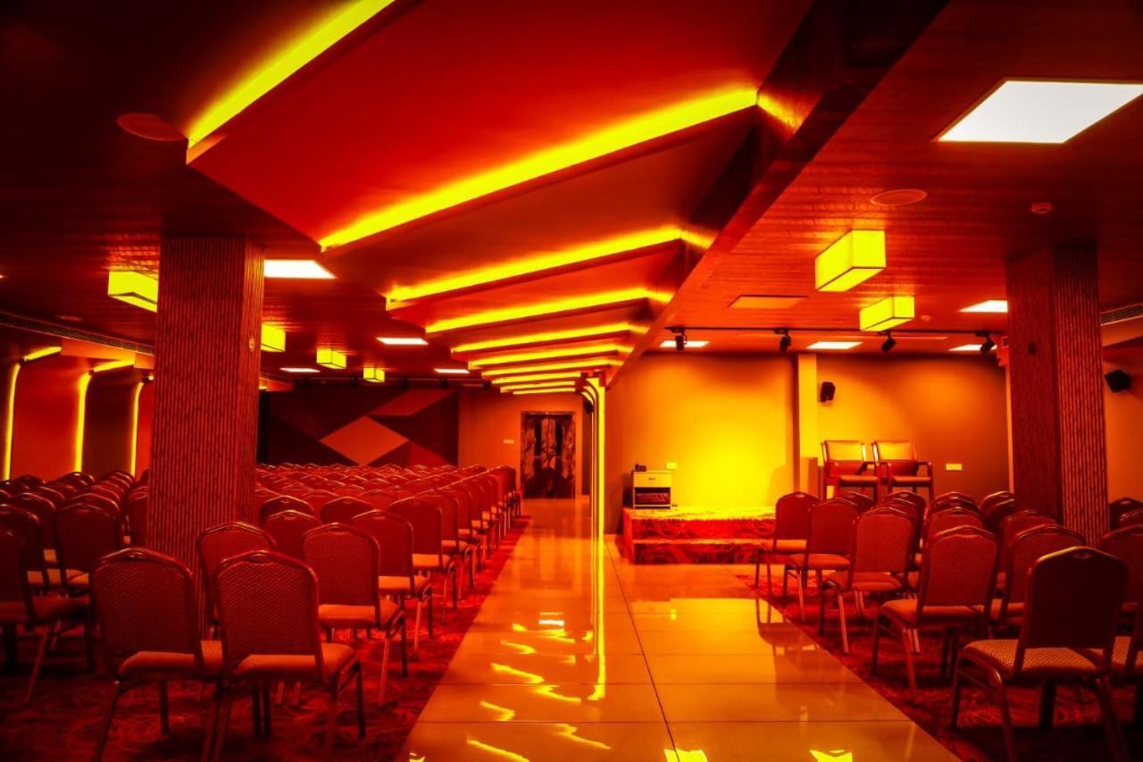 Hotel New York Square 戈德亚姆 外观 照片